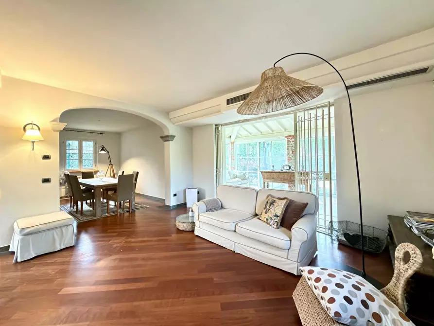 Immagine 36 di Villa in vendita  a Lucca