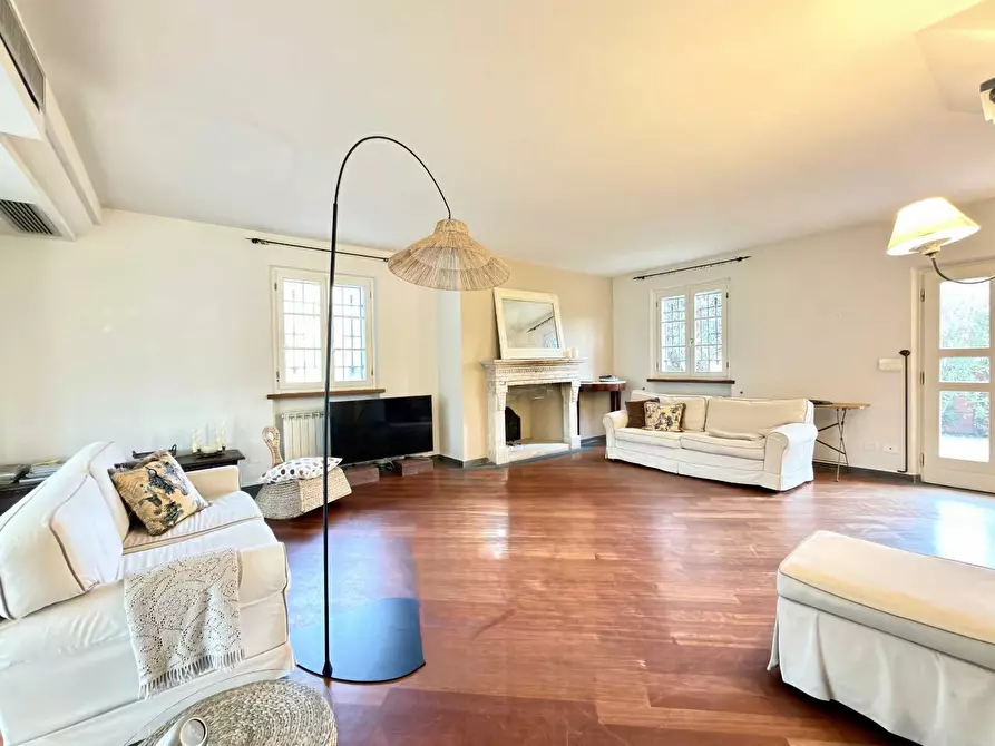 Immagine 35 di Villa in vendita  a Lucca