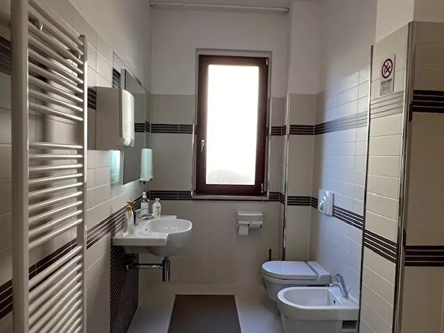 Immagine 21 di Appartamento in vendita  a Siena