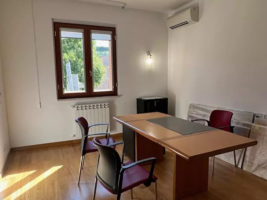 Immagine 14 di Appartamento in vendita  a Siena