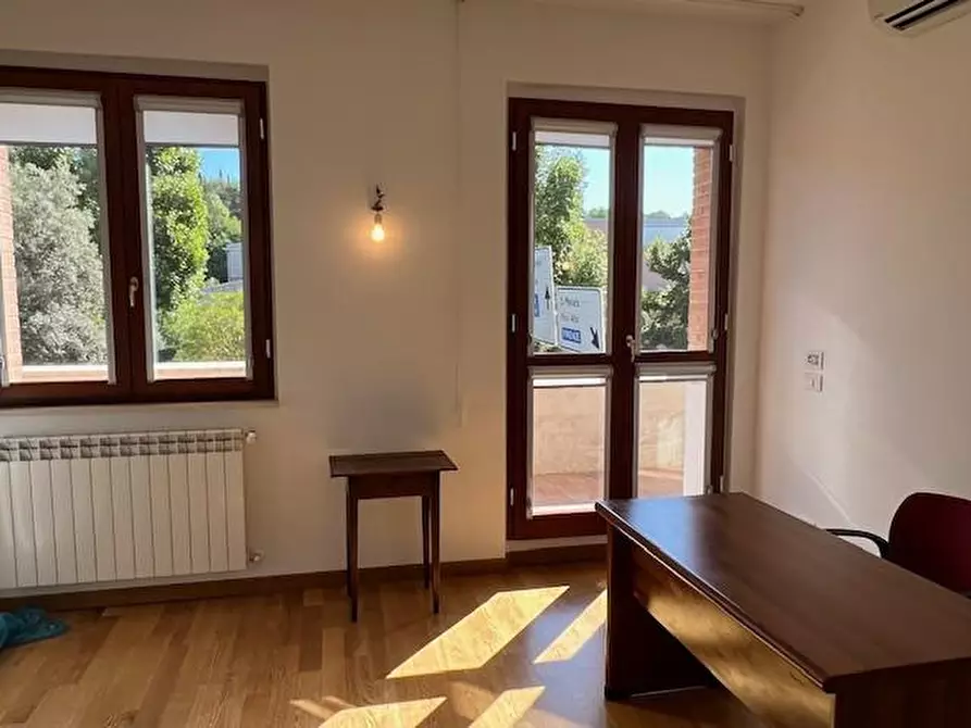 Immagine 12 di Appartamento in vendita  a Siena