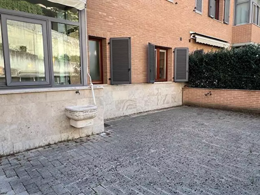 Immagine 28 di Appartamento in vendita  a Siena