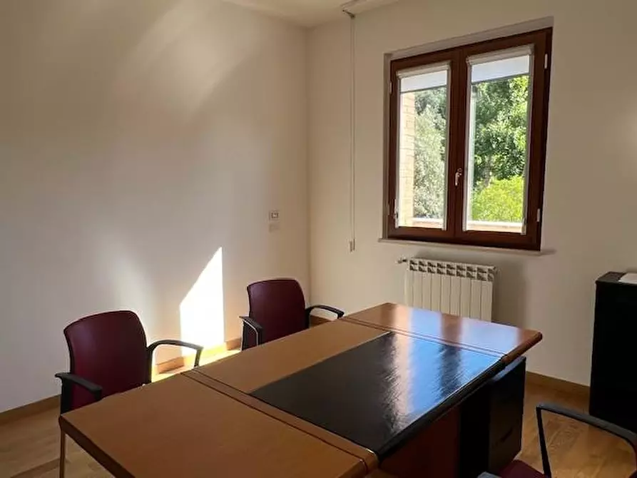 Immagine 16 di Appartamento in vendita  a Siena