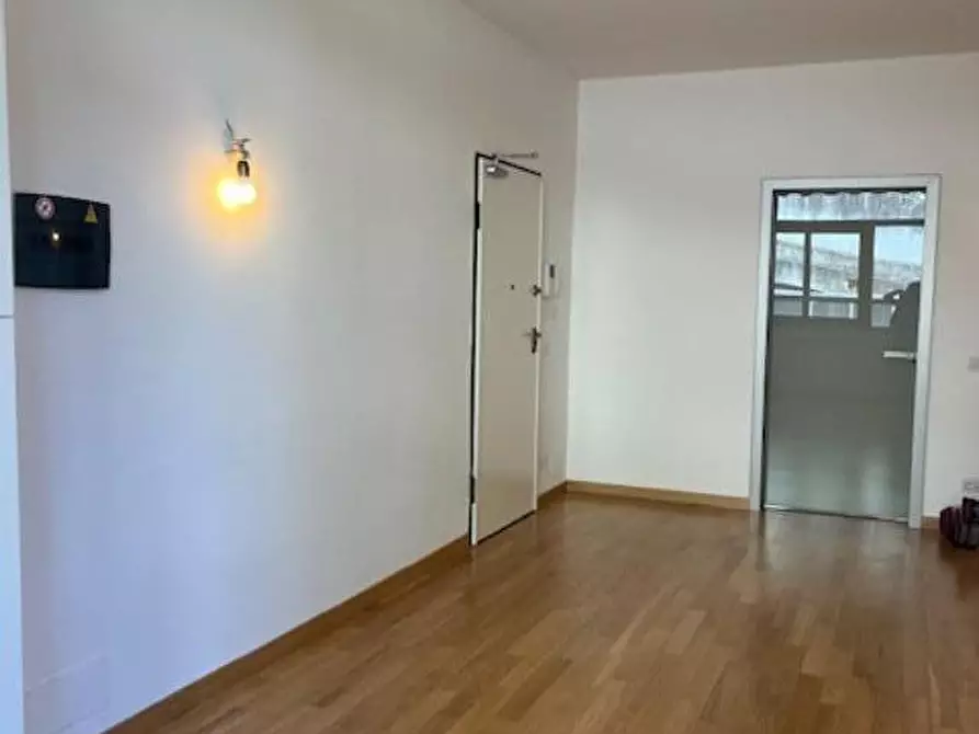 Immagine 4 di Appartamento in vendita  a Siena