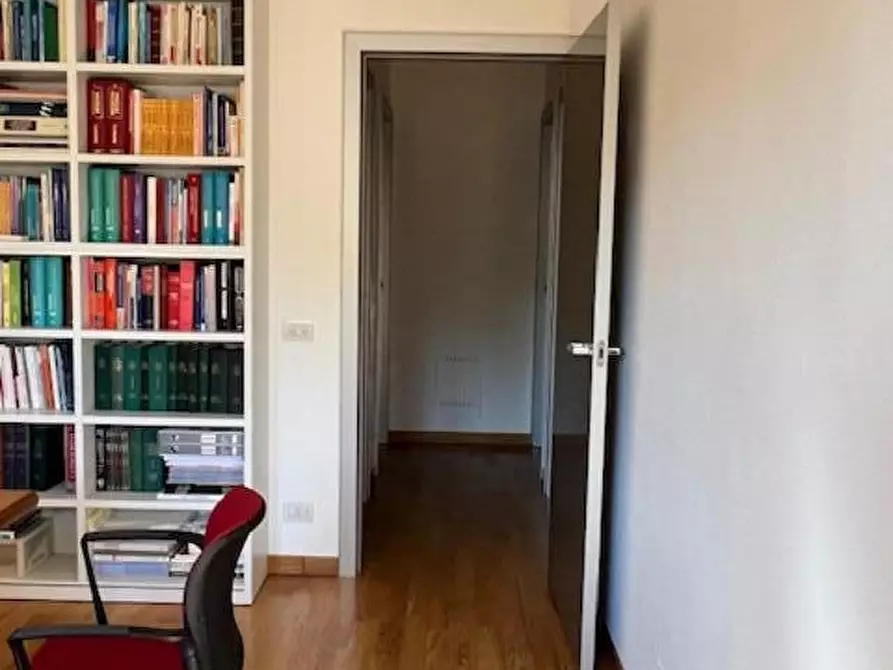 Immagine 18 di Appartamento in vendita  a Siena