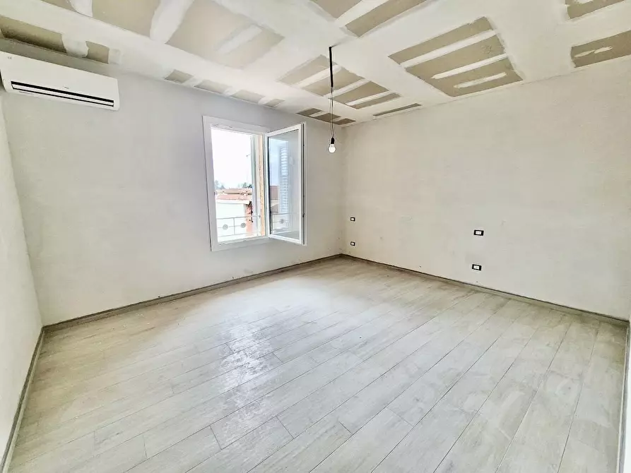 Immagine 22 di Appartamento in vendita  a Pisa