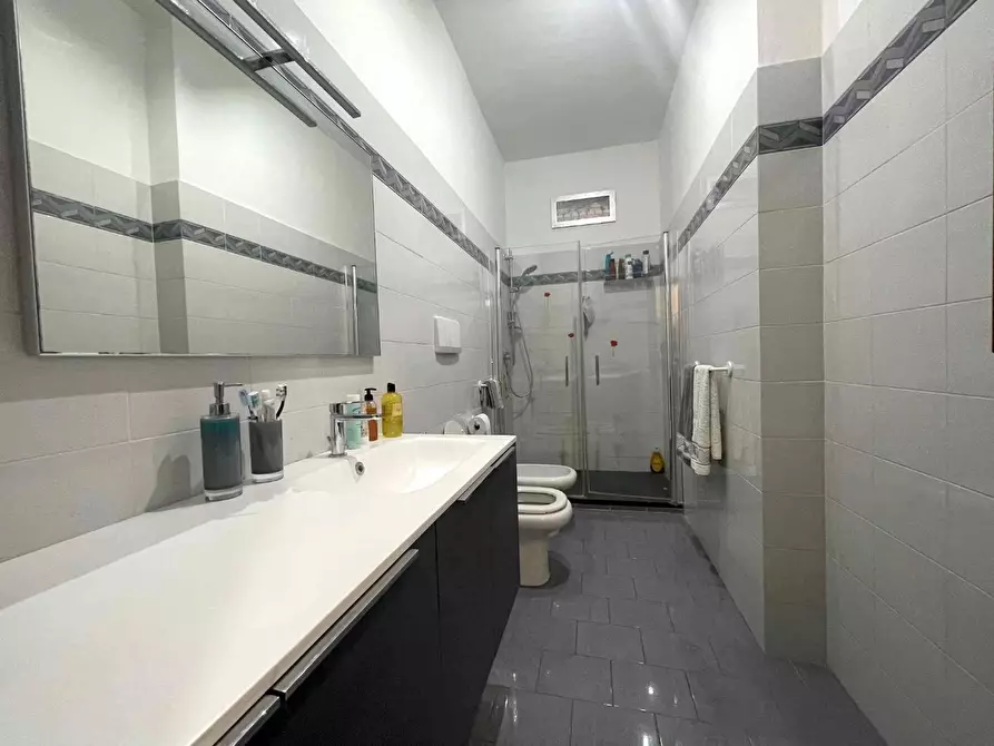 Immagine 17 di Appartamento in vendita  a La Spezia