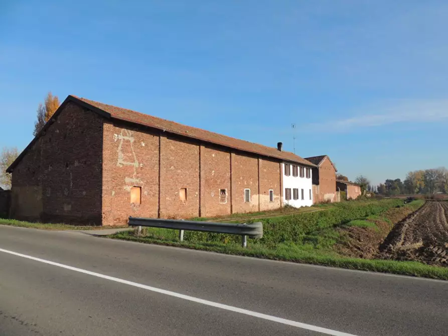 Immagine 2 di Azienda agricola in vendita  a Dorno