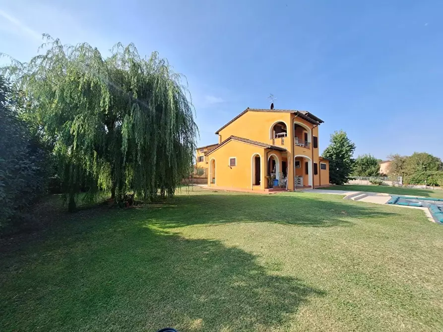 Immagine 7 di Villa in vendita  a Capannori