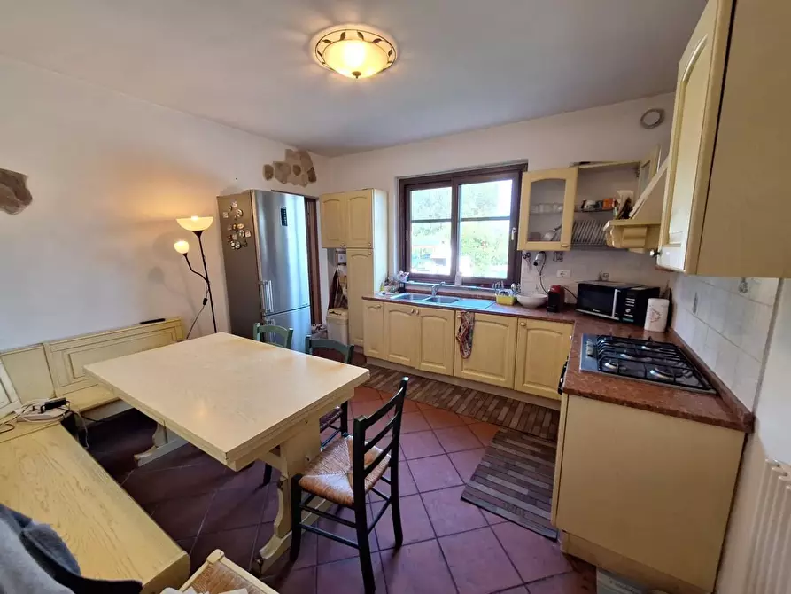 Immagine 2 di Villa in vendita  a Capannori