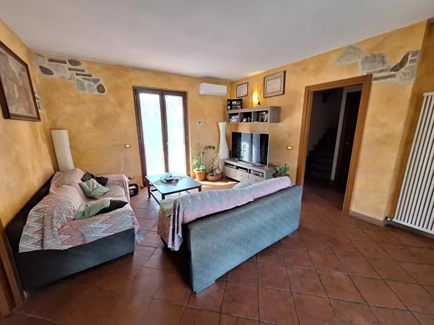 Immagine 8 di Villa in vendita  a Capannori