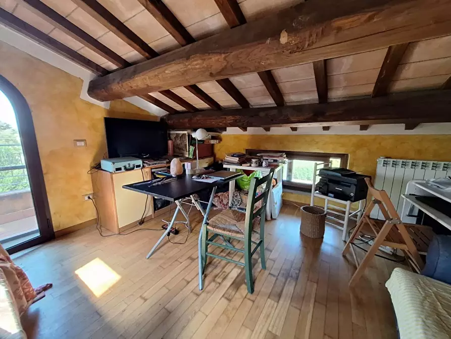 Immagine 10 di Villa in vendita  a Capannori