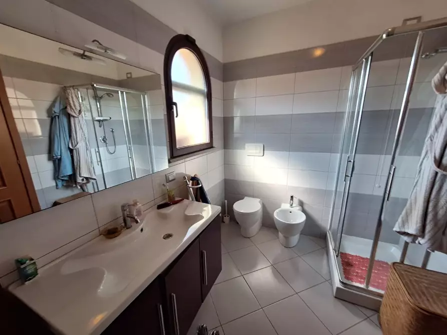 Immagine 9 di Villa in vendita  a Capannori