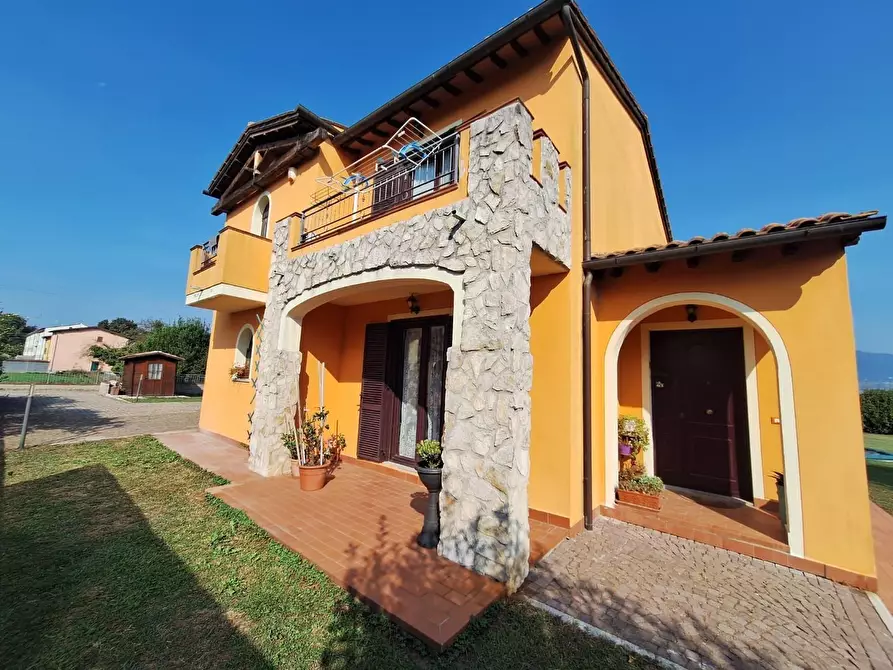 Immagine 11 di Villa in vendita  a Capannori