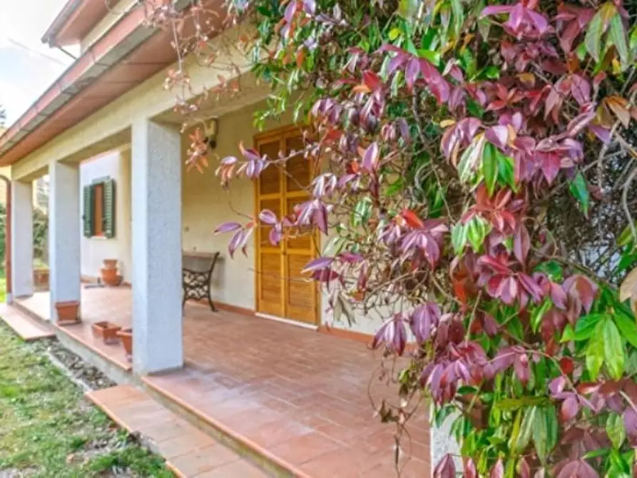 Immagine 2 di Villa in vendita  a Montaione