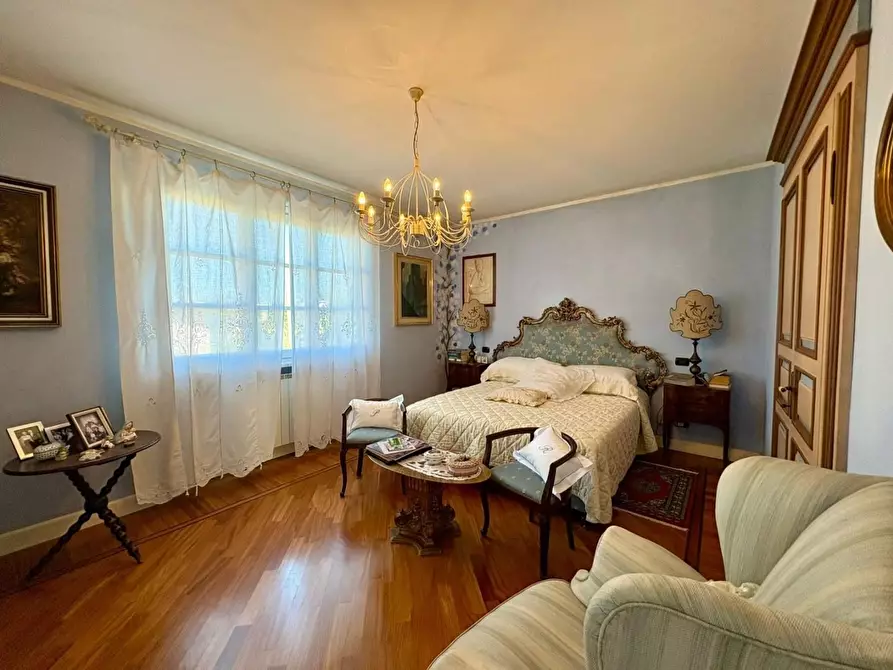 Immagine 9 di Villa in vendita  a Massa