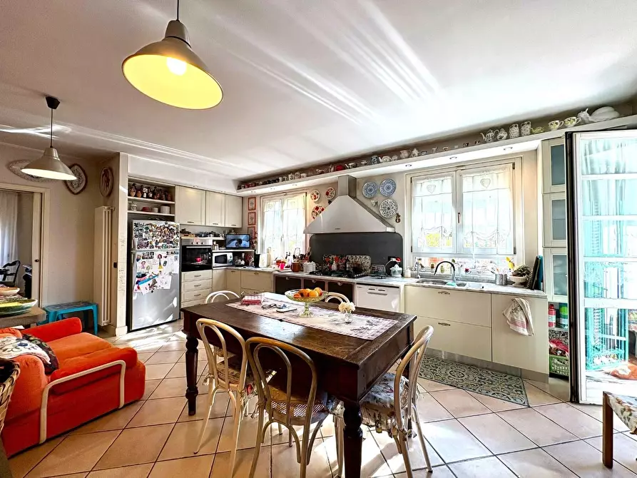 Immagine 4 di Villa in vendita  a Massa