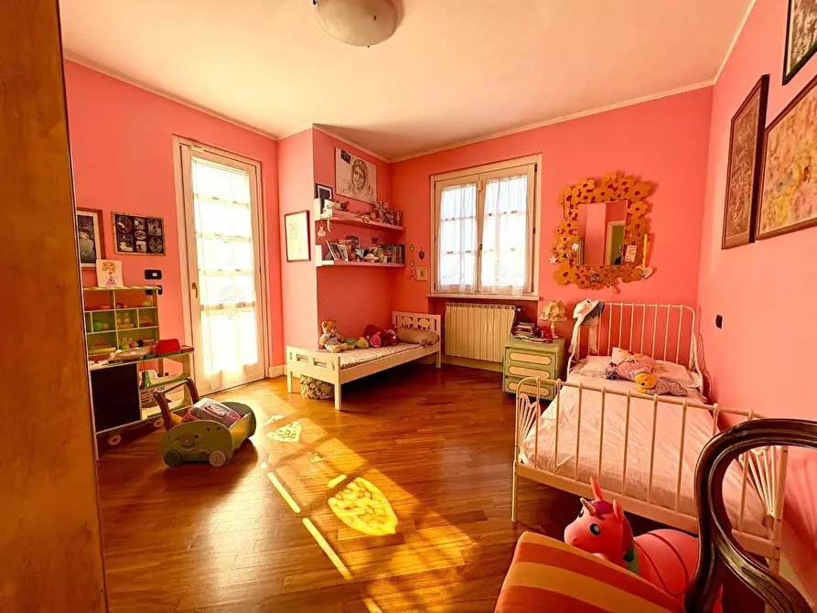 Immagine 11 di Villa in vendita  a Massa