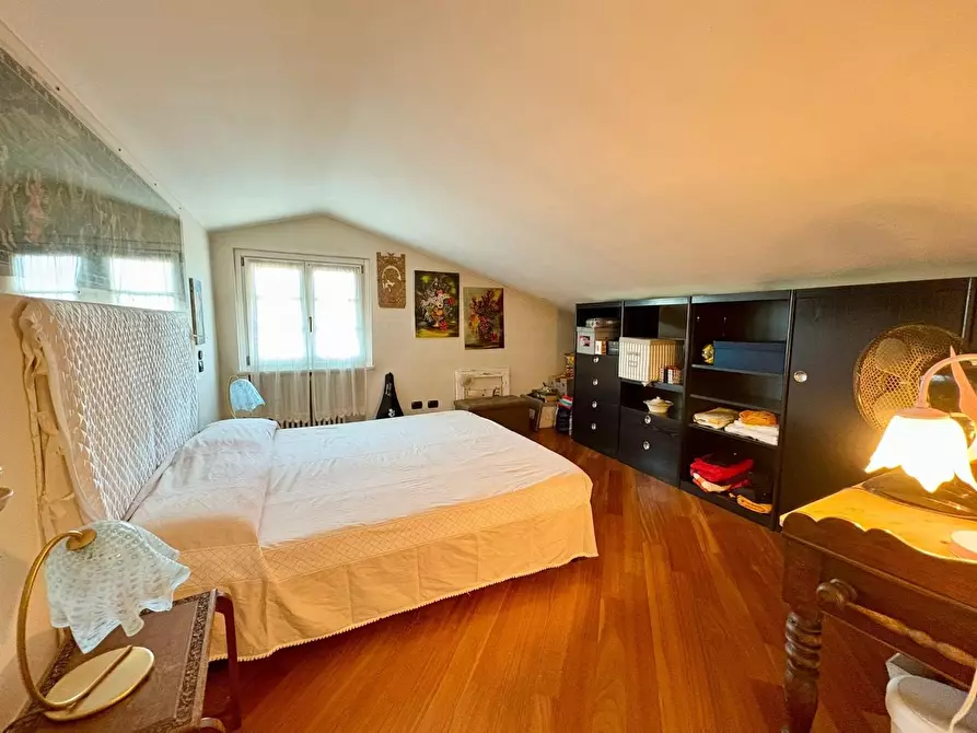 Immagine 15 di Villa in vendita  a Massa