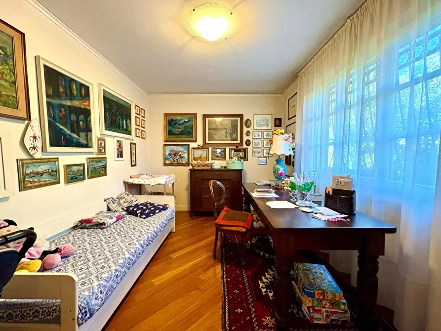 Immagine 8 di Villa in vendita  a Massa