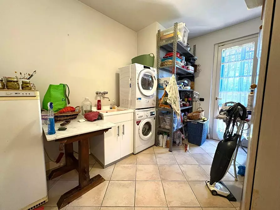 Immagine 22 di Villa in vendita  a Massa