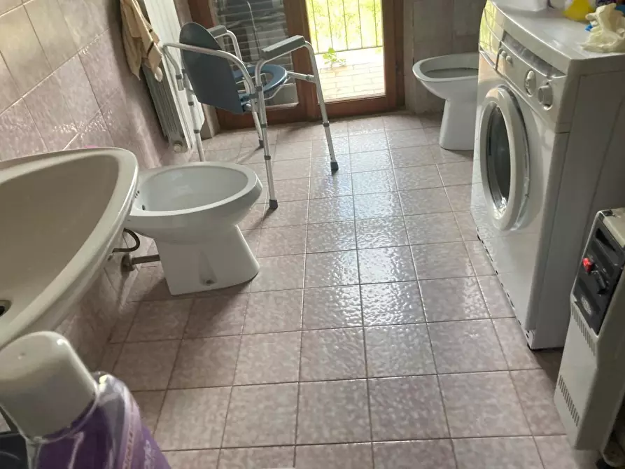 Immagine 2 di Appartamento in vendita  a Ortonovo