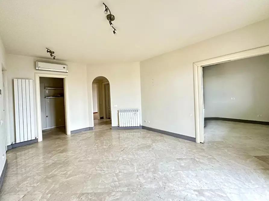 Immagine 5 di Appartamento in vendita  a Lucca