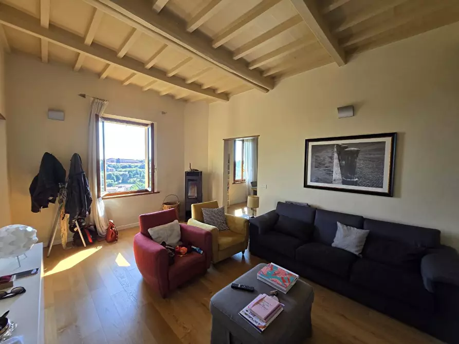 Immagine 12 di Appartamento in vendita  a Siena