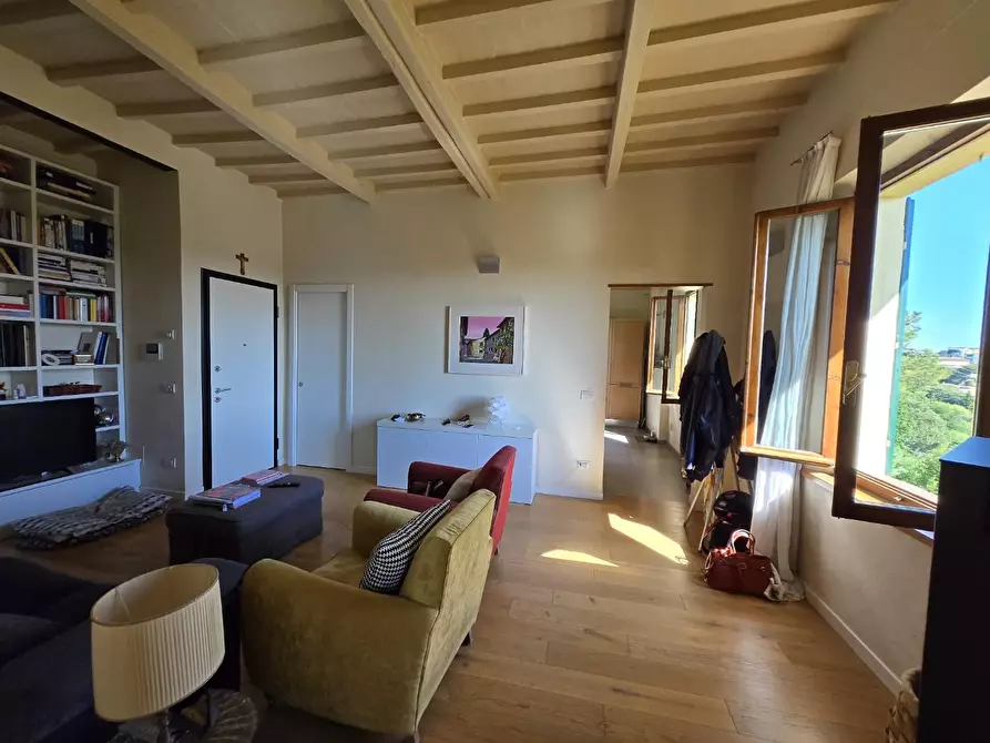 Immagine 11 di Appartamento in vendita  a Siena