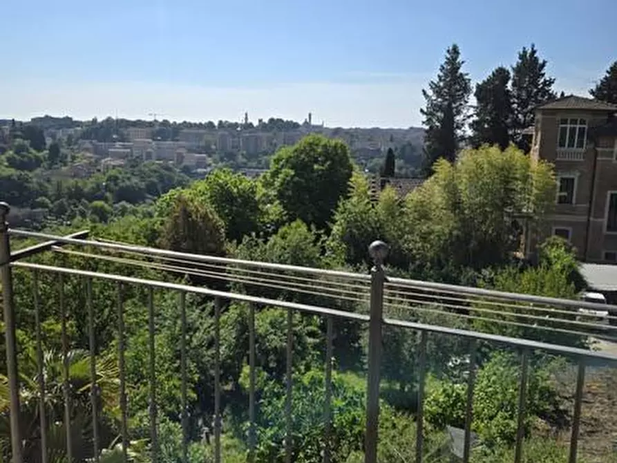 Immagine 22 di Appartamento in vendita  a Siena