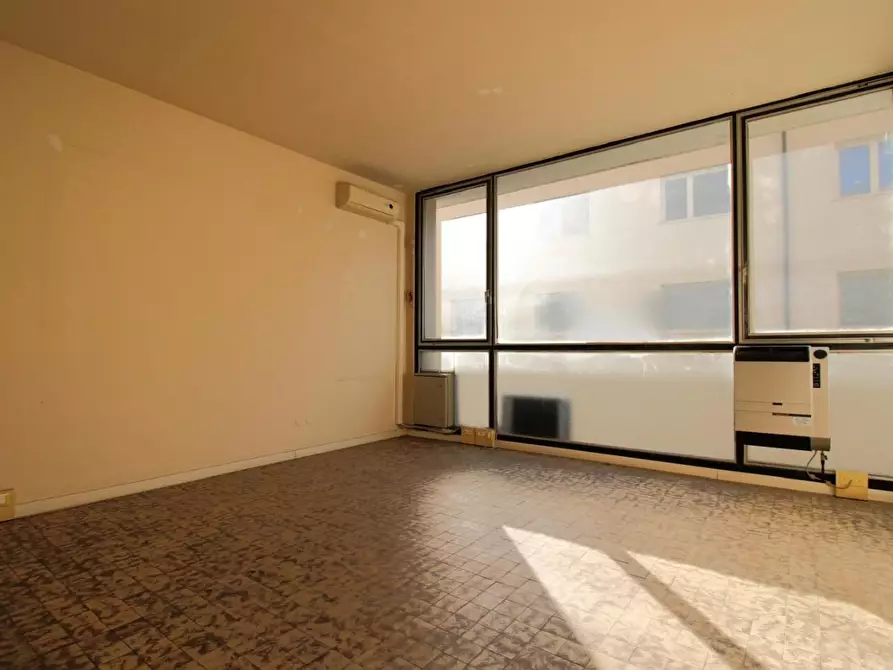 Immagine 3 di Ufficio in affitto  a Cascina