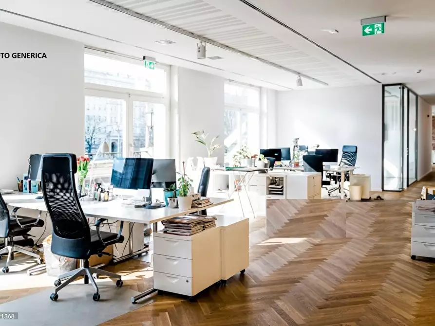 Immagine 1 di Ufficio in affitto  a Cascina