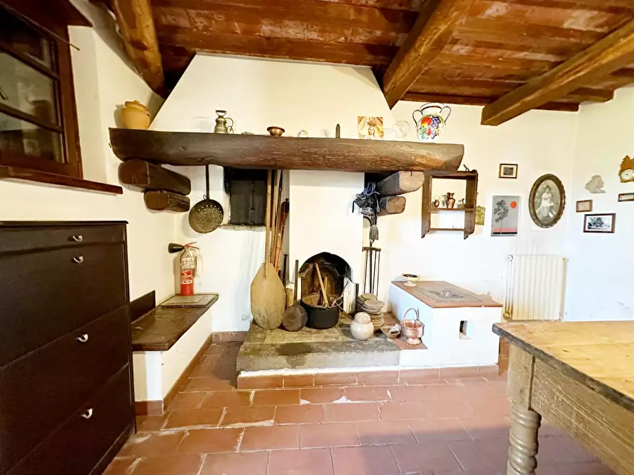 Immagine 9 di Rustico / casale in vendita  a Uzzano