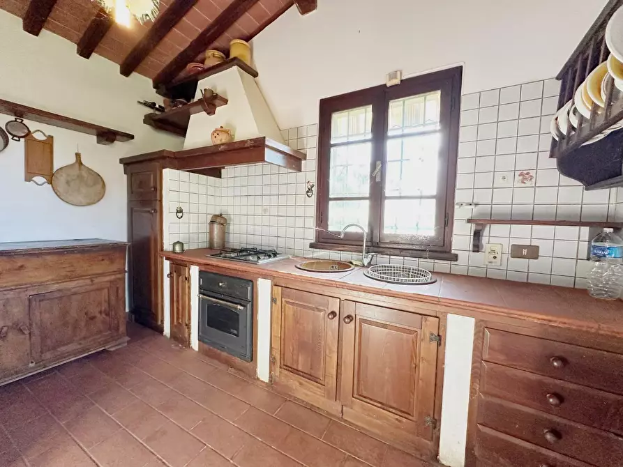 Immagine 11 di Rustico / casale in vendita  a Uzzano