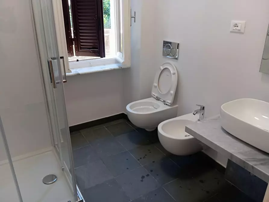 Immagine 2 di Appartamento in affitto  a Carrara