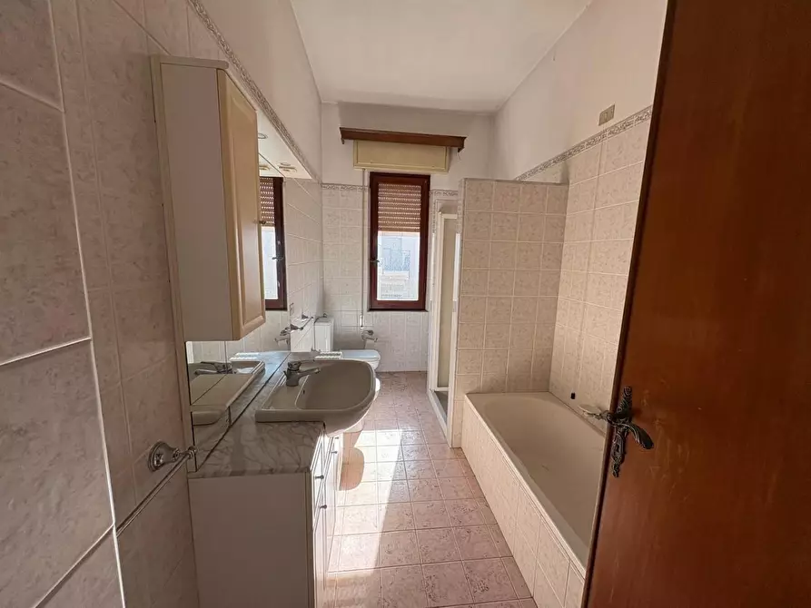 Immagine 25 di Villa in vendita  a Massa