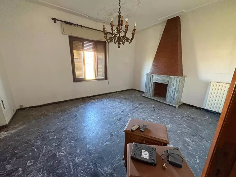 Immagine 19 di Villa in vendita  a Massa