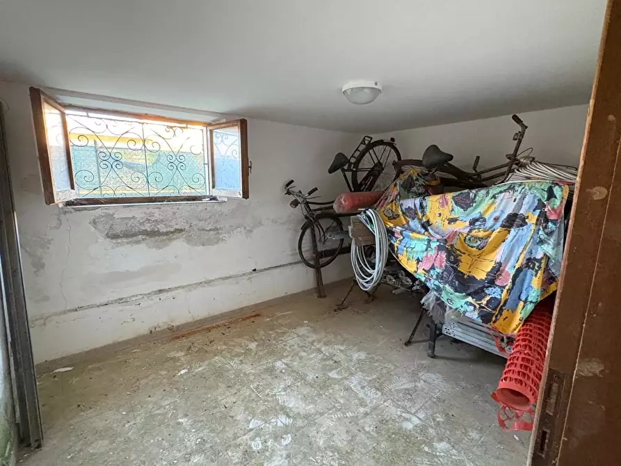 Immagine 15 di Villa in vendita  a Massa