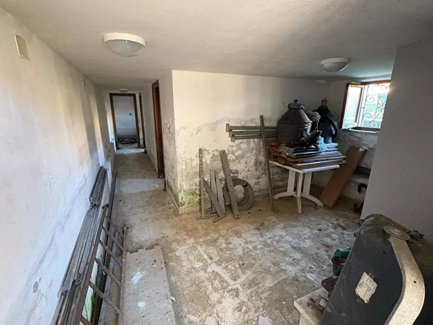 Immagine 13 di Villa in vendita  a Massa