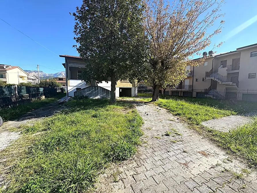 Immagine 3 di Villa in vendita  a Massa