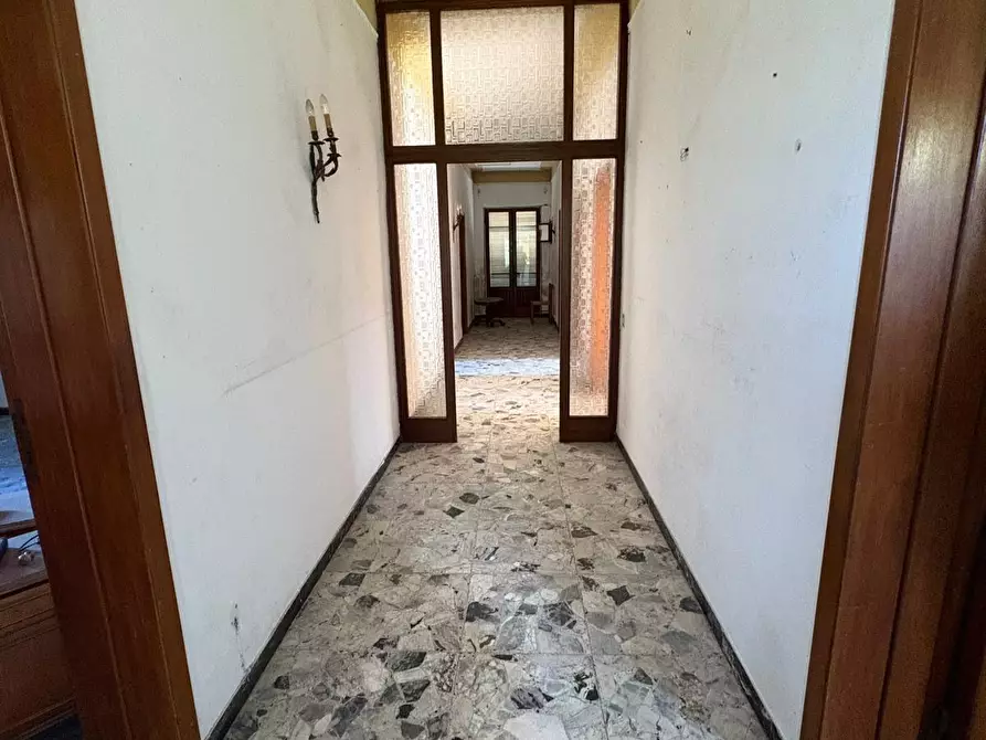 Immagine 22 di Villa in vendita  a Massa