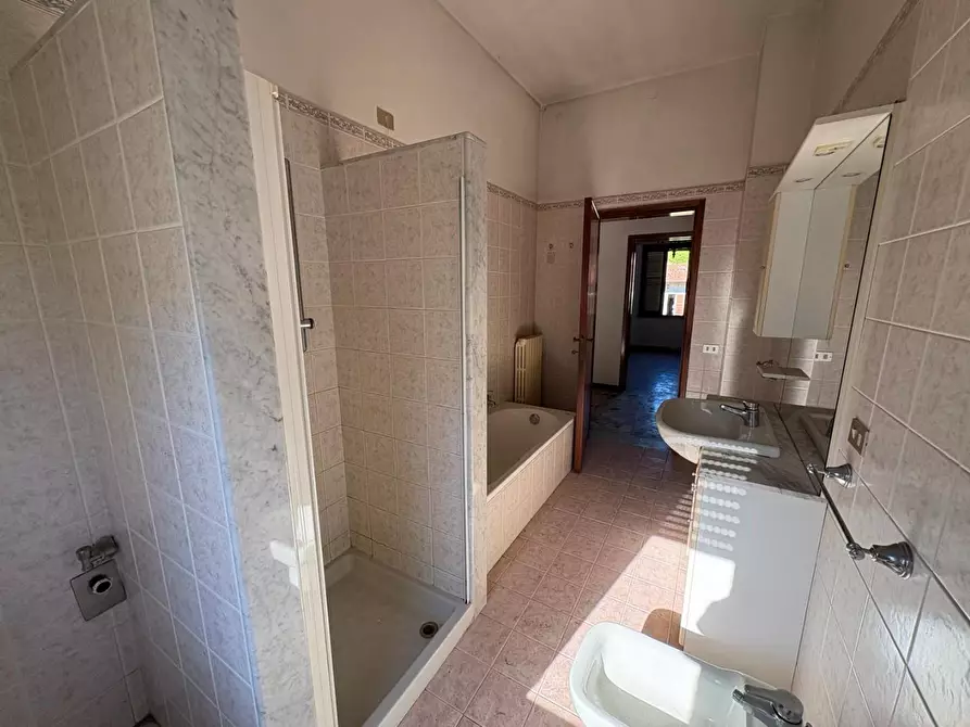 Immagine 26 di Villa in vendita  a Massa