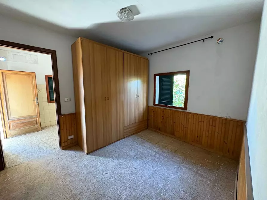 Immagine 8 di Villa in vendita  a Massa