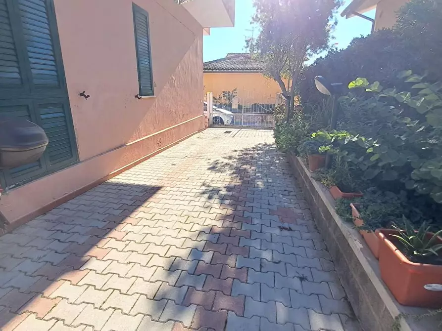 Immagine 25 di Casa trifamiliare in vendita  a Rosignano Marittimo