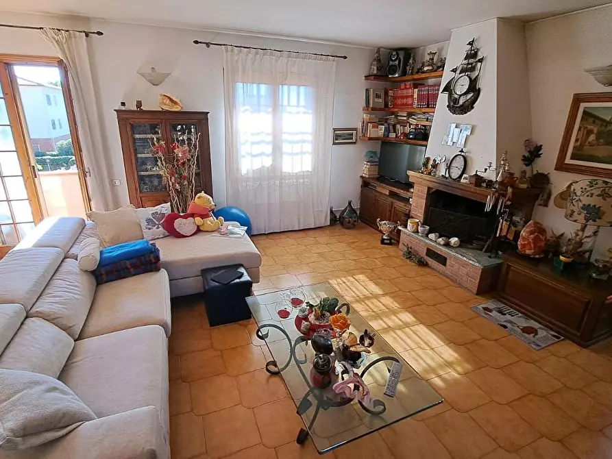 Immagine 9 di Casa trifamiliare in vendita  a Rosignano Marittimo