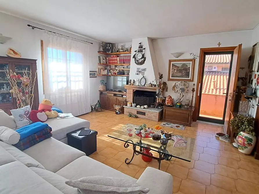 Immagine 8 di Casa trifamiliare in vendita  a Rosignano Marittimo