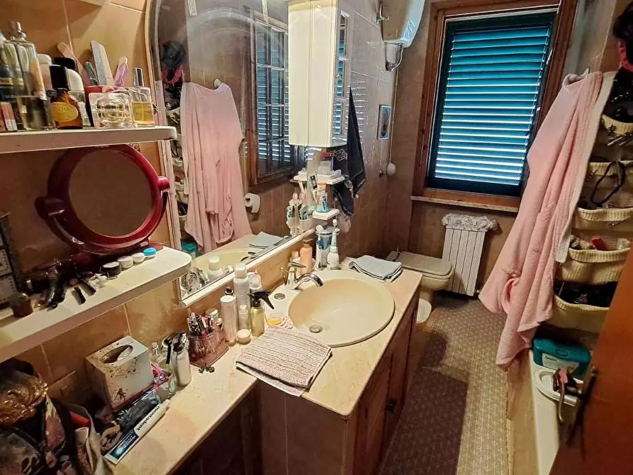 Immagine 19 di Casa trifamiliare in vendita  a Rosignano Marittimo