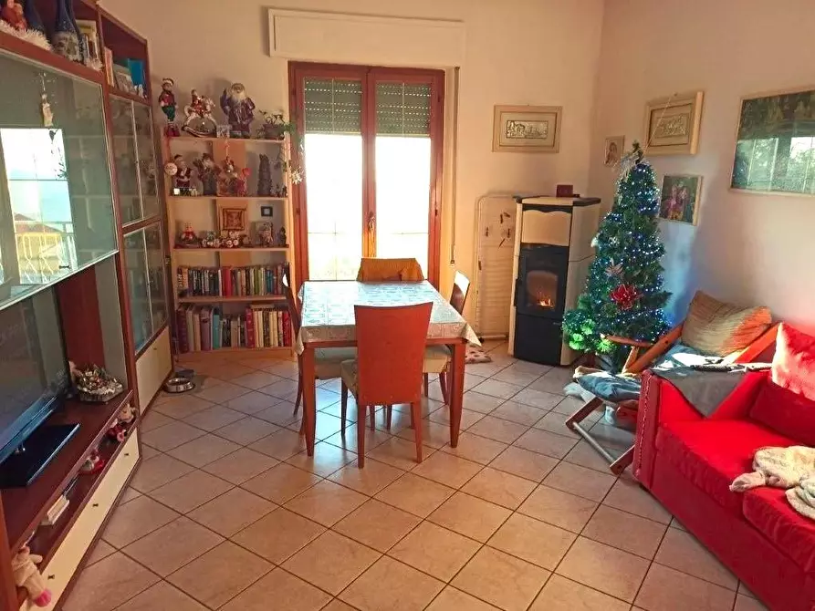Immagine 8 di Casa bifamiliare in vendita  a Massa