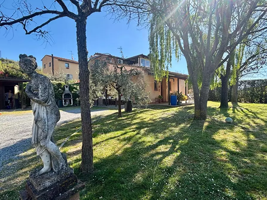 Immagine 1 di Deposito in vendita  a Palaia