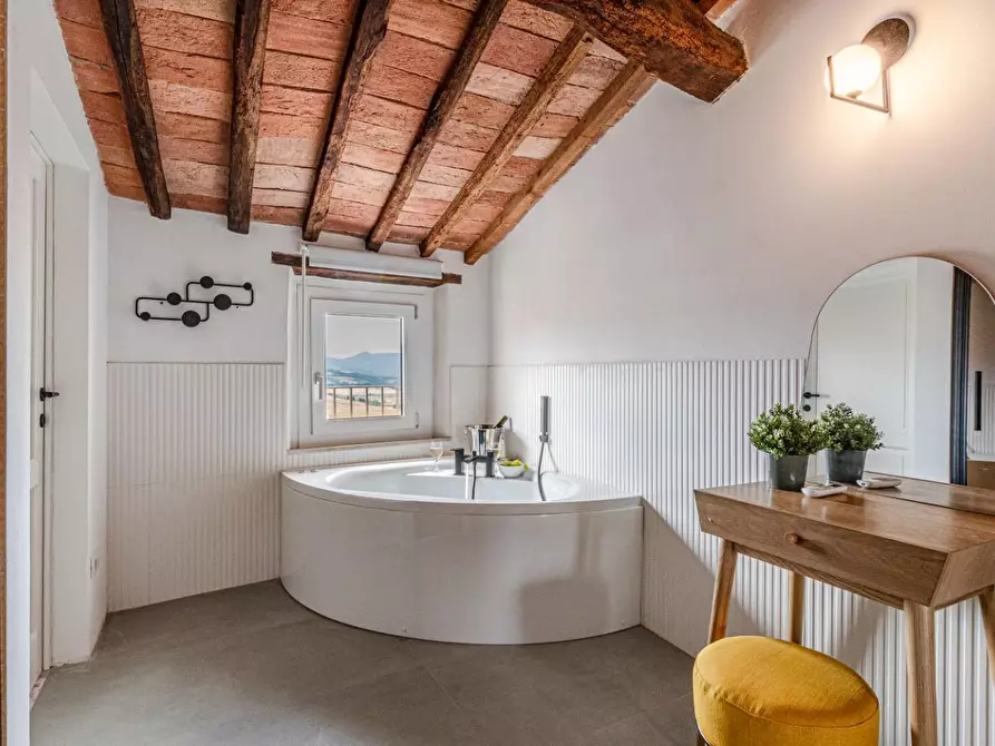 Immagine 31 di Appartamento in vendita  a Lajatico